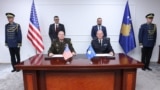 Gjenerallejtënant Bashkim Jashari, dhe Gjeneral Major John Phillips, Drejtor i Komunikimit dhe Kibernetikës në Komandën Evropiane të SHBA-së.