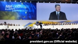 Президент України Петро Порошенко під час виступу на форумі «Від Крут до Брюсселя. Ми йдемо своїм шляхом», під час якого оголосив, що балотуватиметься на другий президентський термін. Київ, 29 січня 2019 року