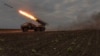 Ukrán katonák lövik az orosz állásokat 2024. május 15-én Harkivban