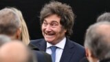 Президентът на Аржентина Хавиер Милей даде на федералната полиция повече правомощия при контрол, претърсване, използване на служебно оръжие и следене. Промяната идва на фона на демонстрации в подкрепа на бившата президентка Кристина Киршнер, която излежава 6 години за корупция.