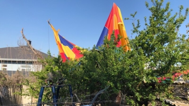 Унесенный ветром шар с ребенком упал во двор частного дома – МЧС Крыма
