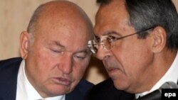 Экс-мэр Москвы Юрий Лужков и глава МИД России Сергей Лавров, ноябрь 2006 г.