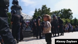 Sa protesta u Vladivostoku koji je u vremenskoj zoni sedam sati ispred Moskve