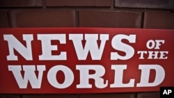 Na ulasku u zgradu u kom je smešten tabloid "News of the World",London, 06. jul 2011.
