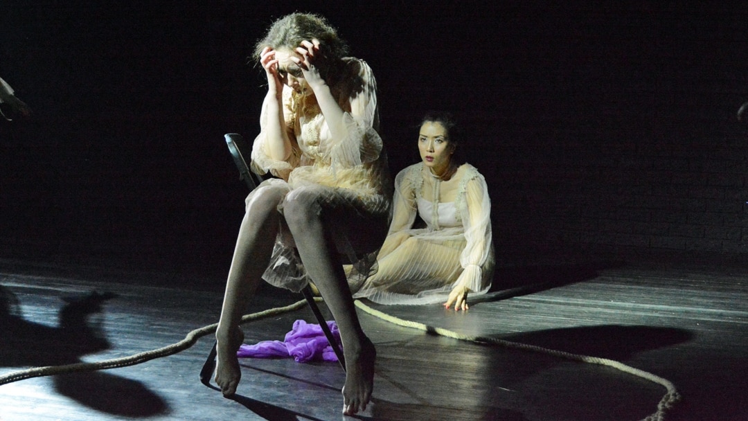 Бригадир кабинетіндегі секс