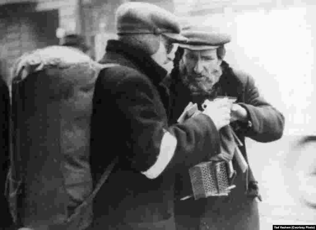 A Jew sells mouse traps in the ghetto.
