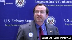 Посол США в Армении Ричард Миллз (архив)