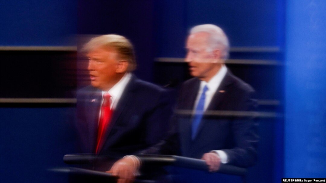 SUA - Președintele în funcție, Donald Trump (stânga) și succesorul său, Joe Biden (dreapta)