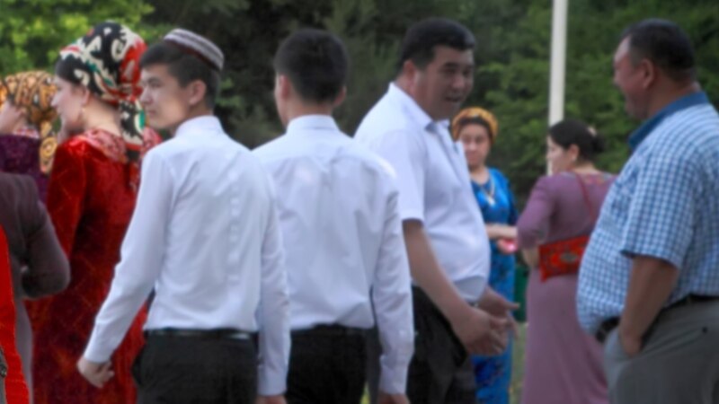 TDMI-niň studentleri ruhy we fiziki basyşdan şikaýat edýärler