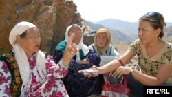 Women interviewed by RFE/RL Kyrgyz Service journalist