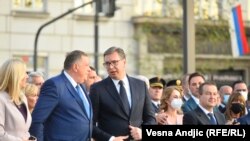Anëtari serb i presidencës trepalëshe të Bosnjes, Milorad Dodik, presidenti i Serbisë Aleksandr Vuçiq dhe kryetari i parlamentit serb Ivica Daçiq. Beograd, 15 shtator 2021.