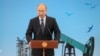 Президент России выступает на встрече с работниками газовой промышленности в рамках Восточного экономического форума