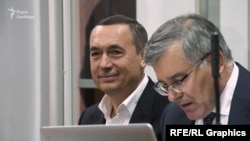   Former MP Mykola Martynenko (l) and his lawyer (p) at the hearing 