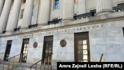 Обмеження застосовуються щодо вісьмох осіб та двох організацій 