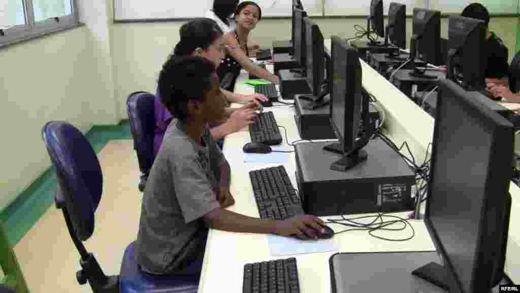 Paraisapolis Community Program #11