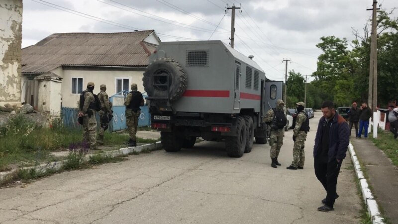 В Крыму российские силовики провели обыск в доме крымских татар – активисты