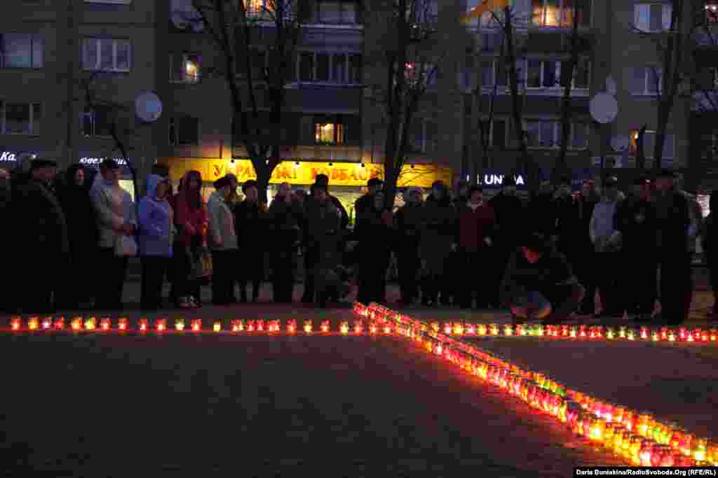 Ukraine -- Activists mourn Holodomor victims, Cherkasy, 23Nov2013