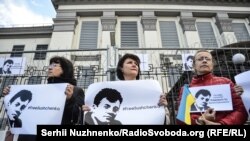 Акция в поддержку Романа Сущенко у посольства России в Киеве, октябрь 2016