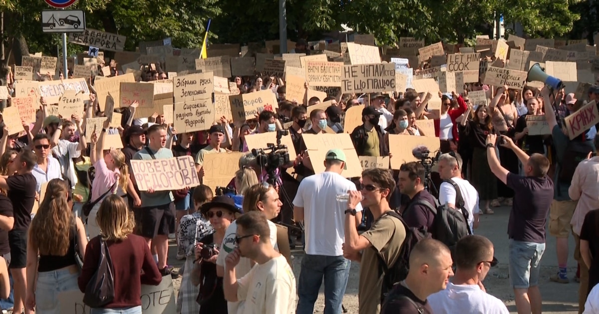 Ukrainians Rally Against Dismissal Of Popular Defense Minister