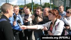 ყოფილი პოლიტპატიმარი ალეს კირკევიჩი ციხიდან გათავისუფლების შემდეგ