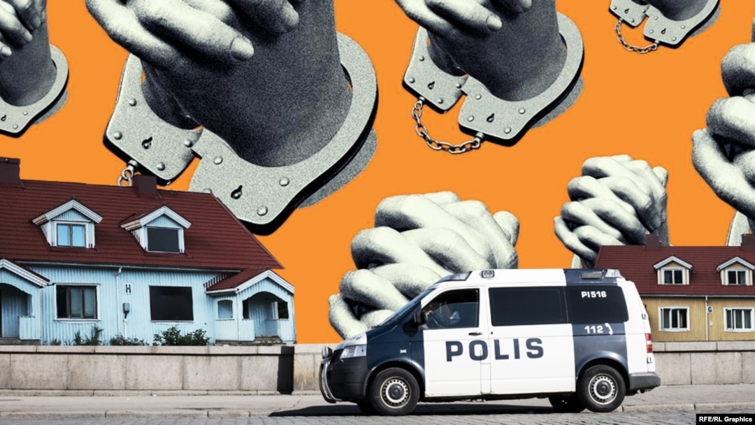 Жұп көрермендерге секс көрсетеді. Шұлық пен юбкадағы шұлық соратын