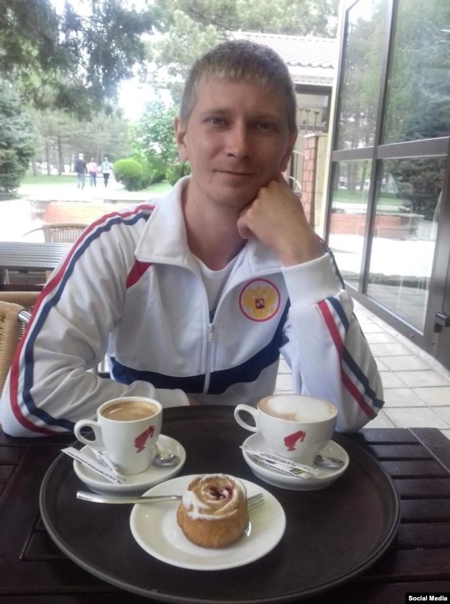 Ilya Sorokin, një mjek i njohur për të burgosurit e luftës ukrainas në burgun IK-10 në rajonin Mordovia të Rusisë si "Dr. Shpirtligu" dhe "Dr. Shokuesi".