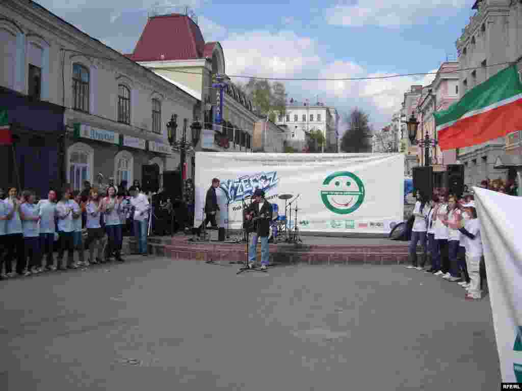 Сәхнәдә Альберт Исмаиль