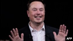 Америкалык миллиардер, Tesla жана Space X компанияларынын негиздөөчүсү Илон Масктын