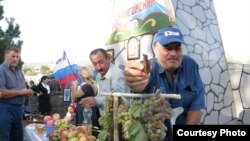 Проблема Южной Осетии в ее уникальном положении: она вроде бы на границе с Россией, но в то же время внутри российского социально-экономического пространства