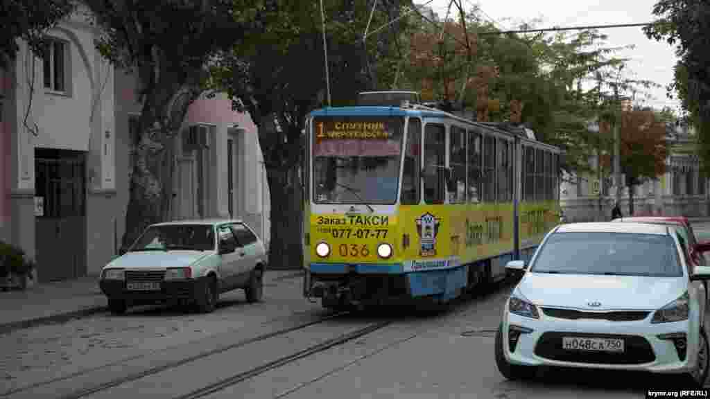 Євпаторійський трамвай вперше з&#39;явився на вулицях міста понад 100 років тому. Маршрут №1 &ndash; найдовший. Він пролягає через все місто: від котеджного селища Супутник-2 до вулиці Сімферопольської