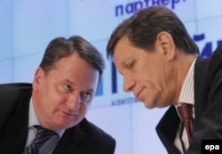 Тогдашний первый вице-спикер Госдумы РФ Александр Жуков (справа) и Бела Ковач на международном форуме по газовой политике в Москве, 2012 год
