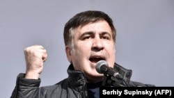 Михаил Саакашвили митингда нутқ сўзламоқда.