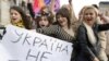 Участницы женского движения Femen держат плакат с надписью «Украина не бордель!» во время своего протеста в центре Киева. 18 октября 2009 года.