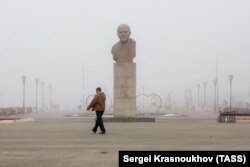 Statuia lui Vladimir Lenin din Yuzhno-Kurilsky, cea mai mare așezare de pe insula Kunashir din Insulele Kurile.