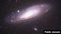 Andromeda galaktikasynyň biziň Ýer planetamyzdan görnüşi.