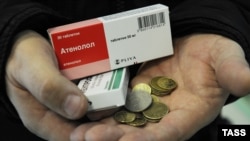 Some Russian drug shoppers have also complained of a sharp rise in medicine prices in recent weeks. (file photo)