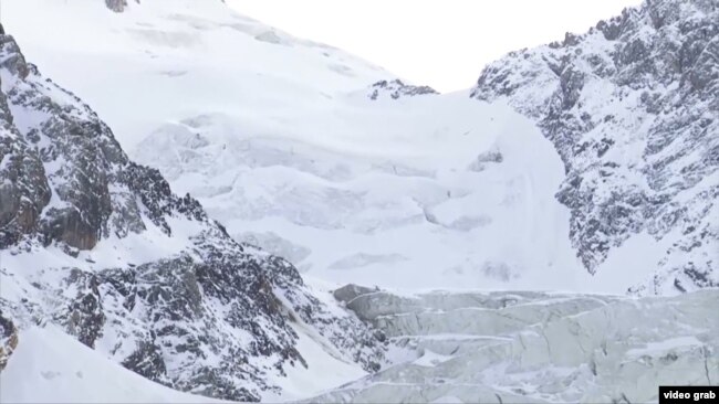 Эксперты напоминают, что с каждым годом площадь ледников в Центральной Азии уменьшается