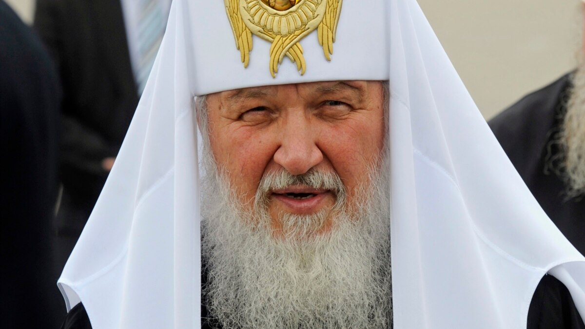 Патріарх РПЦ відспіває загиблого в Україні священника. Він радив росіянкам народжувати більше, щоб легше відпускати дітей на війну