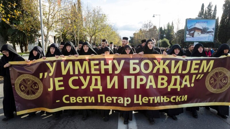 Muntenegrul a condamnat atacarea ambasadei sale din Serbia într-un protest al ultranaționaliștilor