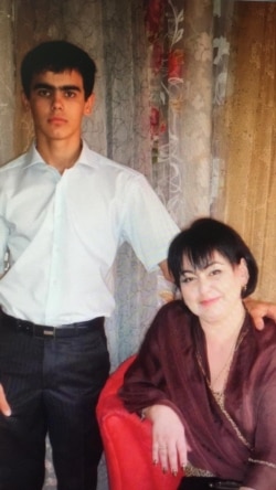 Задержанный Гасан Курбанов и его тетя Зейнаб Рабаданова