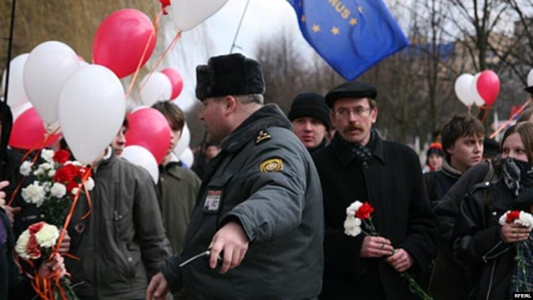 В то, что власти в юбилейный год провозглашения Белорусской Народной Республики разрешат оппозиции самостоятельно выбирать маршрут движения, с самого начала верилось с трудом
