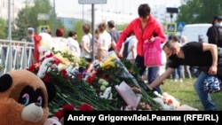 A memorial to the victims of a May school shooting in Kazan