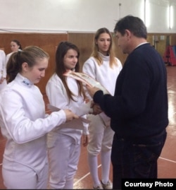 У Криму Анна займалася фехтуванням і посідала призові місця на регіональних змаганнях