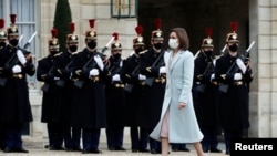 Emmanuel Macron a primit-o pe Maia Sandu la Palatul Elysée