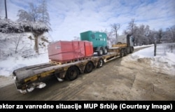 Gjeneratorët duke u dërguar në zonat pa rrymë në Serbi më 10 janar 2026.