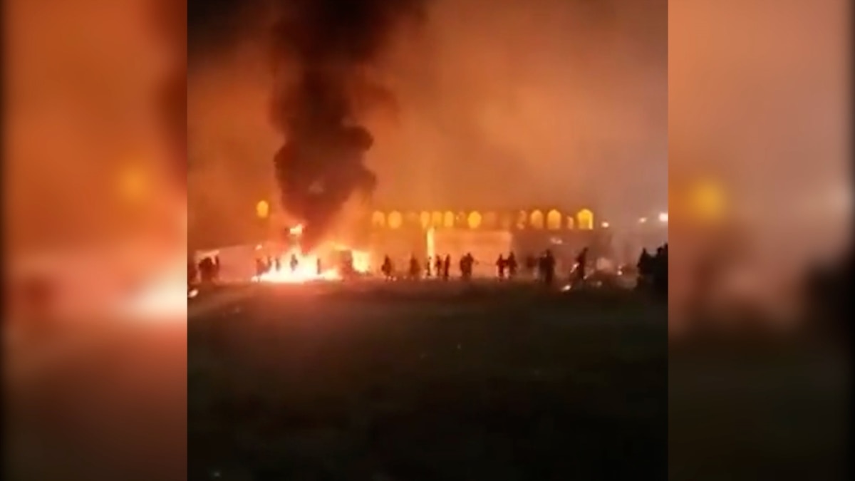 Iranian Security Forces Set Protesters' Tents On Fire In 'Clean-Up' Operation In Isfahan - Radio Free Europe/ Radio Liberty
