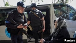 După ce au rezistat în casele lor timp de peste doi ani, mii de oameni de la granița Ucrainei cu Rusia au fost evacuați acum. Forțele ruse au avansat mai mulți kilometri pe drumul care duce la Harkov, al doilea oraș ucrainean ca mărime.