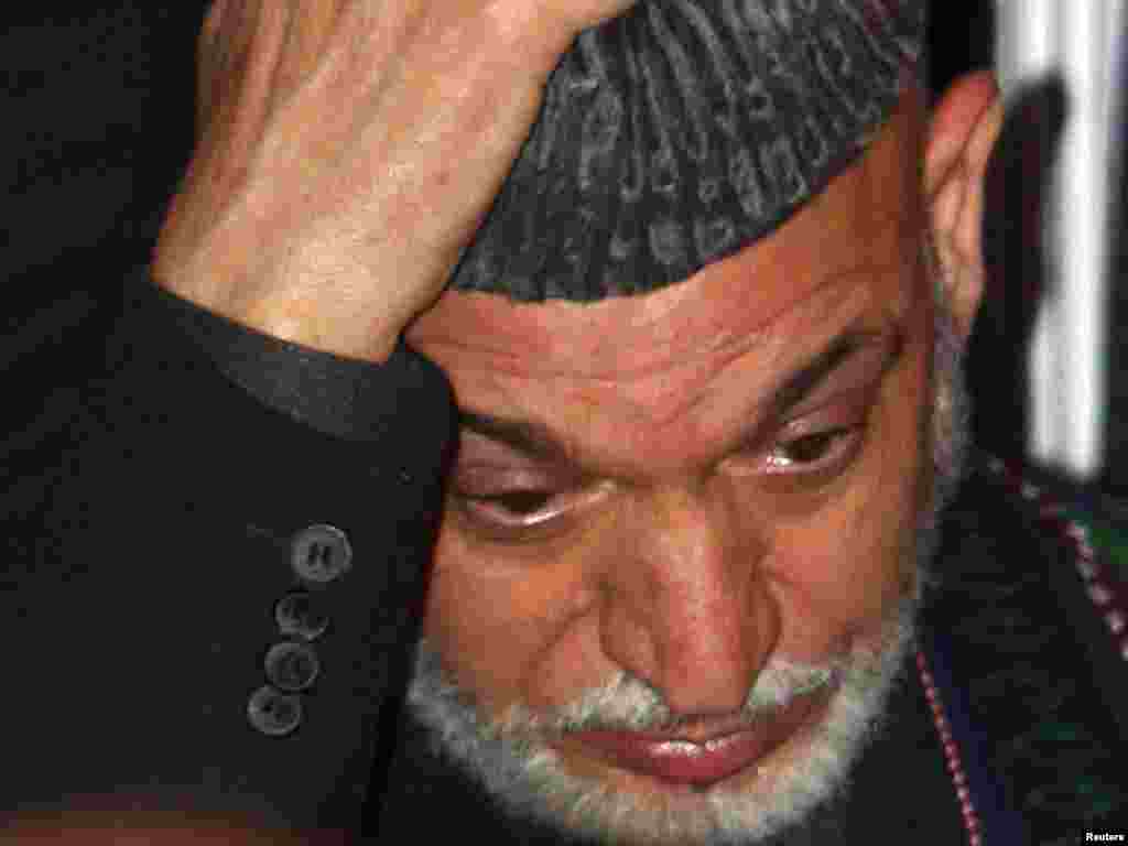 Presidenti afgan, Hamid Karzai, arrin në Lisbonë në Samitin e NATO-s... 