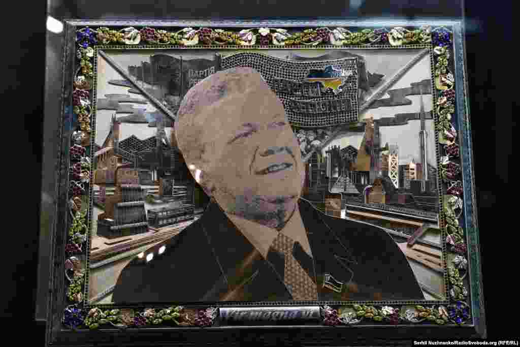 Панно декоративне з портретом Віктора Януковича