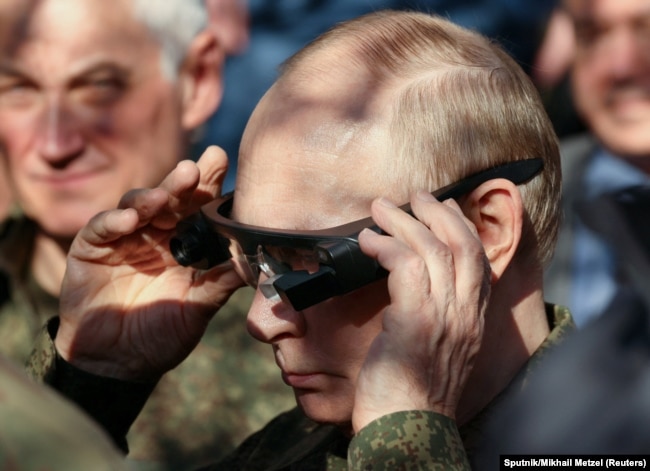 Президент Росії Володимир Путін спостерігає за спільними військовими навчаннями Росії та Білорусі під кодовою назвою «Захід-2025» на полігоні Муліно в Нижегородській області, Росія, 16 вересня 2025 року